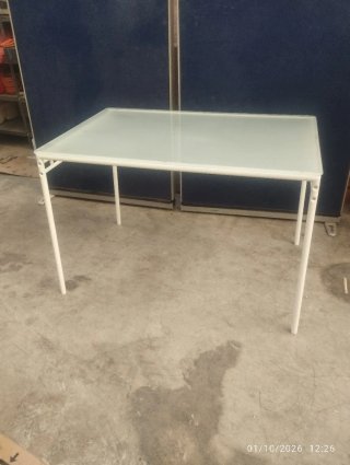 Mesa Ikea Cristal y Metal Blanca