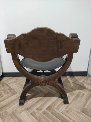 Silla Antigua de Madera y Piel