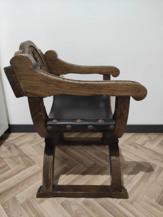 Silla Antigua de Madera y Piel