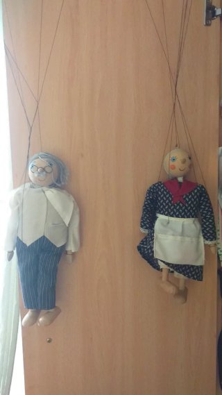Pareja de marionetas antiguas