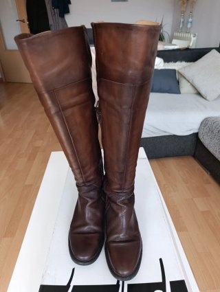 Botas altas de piel marrones