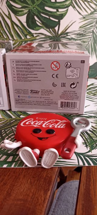 Conjunto Funko Pop Coca Cola Bote y Chapa