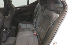 Volvo XC40 T2 Momentum Pro Auto 95 kW (129 CV)