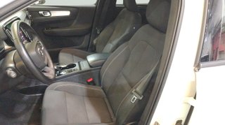 Volvo XC40 T2 Momentum Pro Auto 95 kW (129 CV)