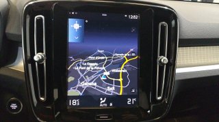 Volvo XC40 T2 Momentum Pro Auto 95 kW (129 CV)