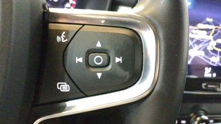 Volvo XC40 T2 Momentum Pro Auto 95 kW (129 CV)