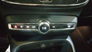 Volvo XC40 T2 Momentum Pro Auto 95 kW (129 CV)
