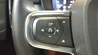 Volvo XC40 T2 Momentum Pro Auto 95 kW (129 CV)