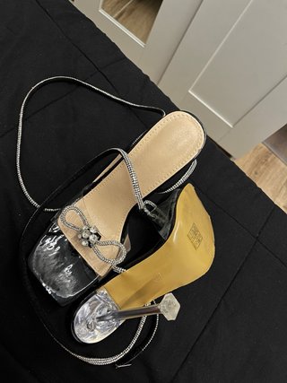 Sandalias de tacón con brillantes