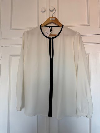 Camisa Mango blanca con ribetes negros