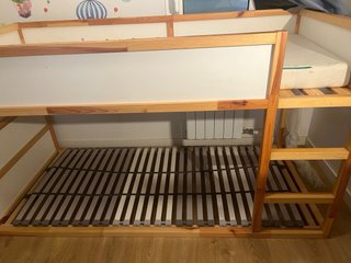 Cama infantil reversible Ikea blanco/pino