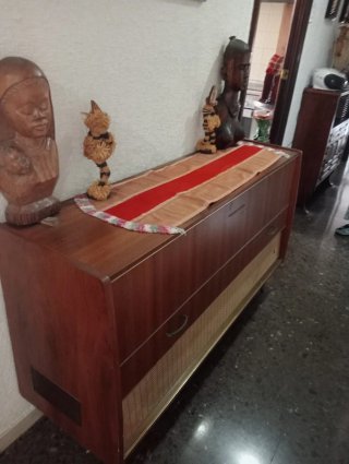 Mueble vintage con radio