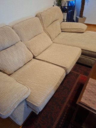 Dos Sofás , un chaise longue beige 2,30m y otro 2m