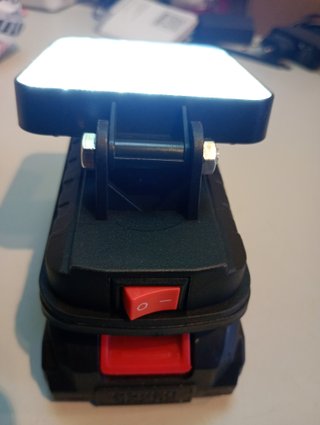 Foco LED con Salidas USB para Batería Makita