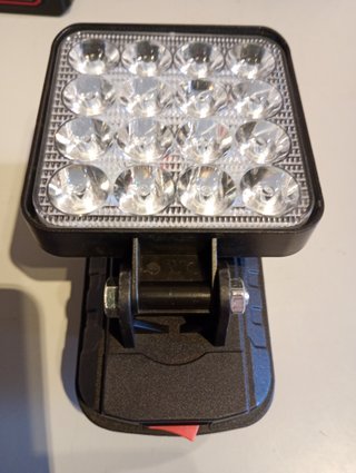 Foco LED con Salidas USB para Batería Makita
