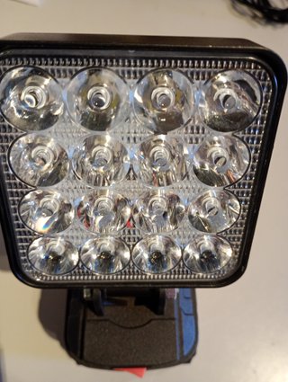Foco LED con Salidas USB para Batería Makita