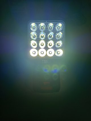 Foco LED con Salidas USB para Batería Makita