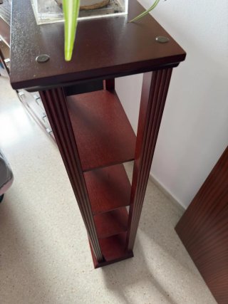 Estantería de madera estilo clásico