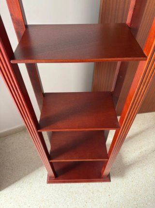 Estantería de madera estilo clásico