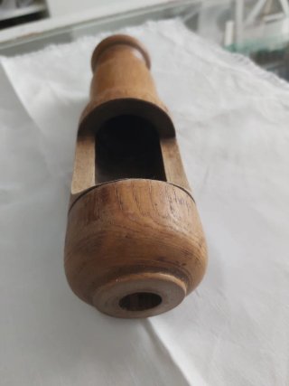 Corchador manual antiguo de madera