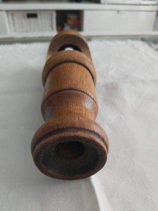 Corchador manual antiguo de madera