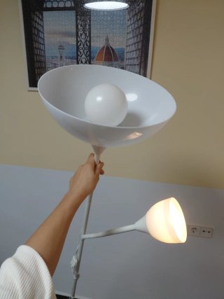 Lámpara de pie blanca