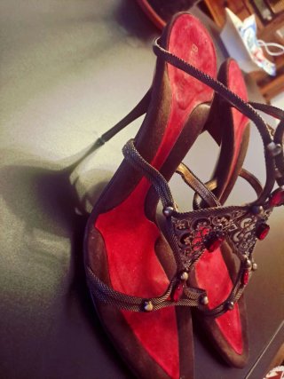 Sandalias con detalles ornamentales