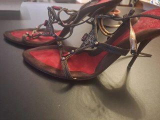Sandalias con detalles ornamentales