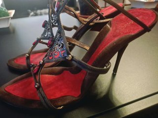 Sandalias con detalles ornamentales
