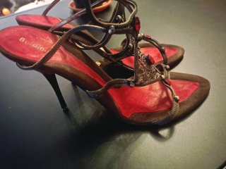 Sandalias con detalles ornamentales