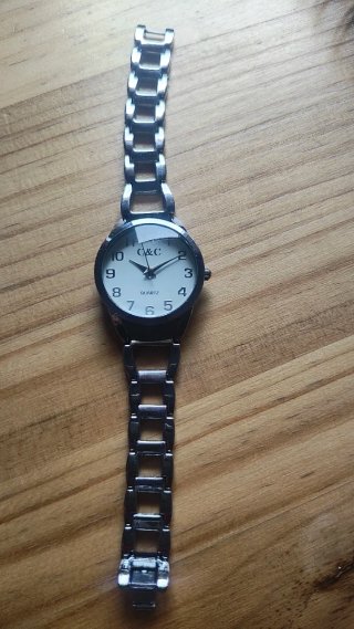 Reloj Q&Q Mujer Quartz Plata y Blanco
