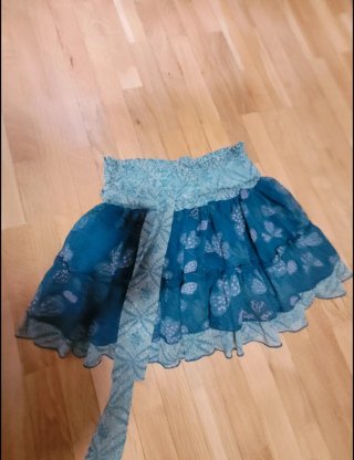 Falda mini azul y verde con volantes