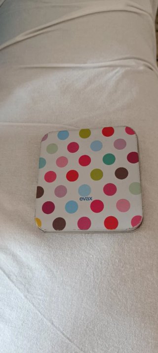 Caja metálica Evax lunares