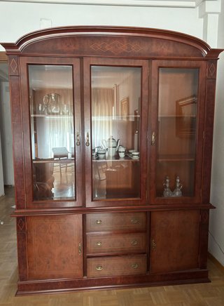 Vitrina de madera clásica