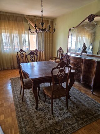 Mesa de comedor y 6 sillas estilo clásico