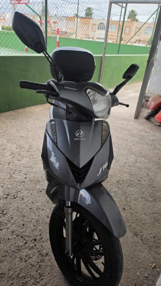 Scooter Daelim S16 125cc Gris