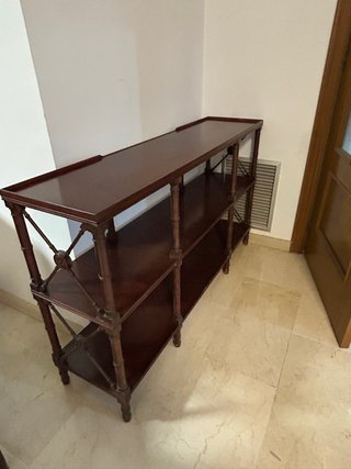 Estantería de madera clásica