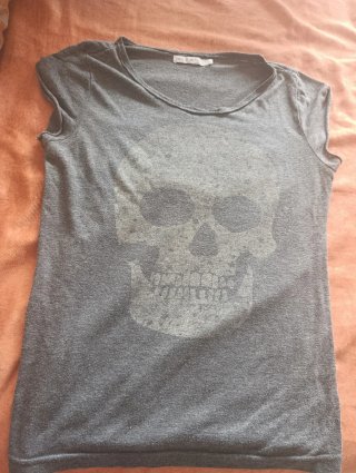Camiseta Gris con Calavera ONLY