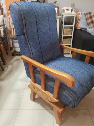 Sillón Mecedora de Madera y Tela