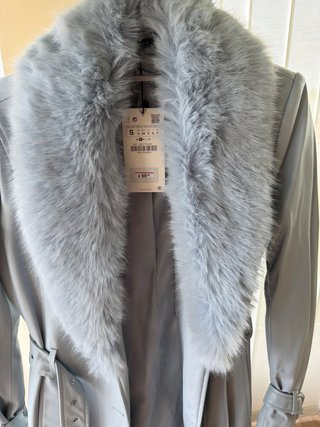 Abrigo Zara Azul con Cuello de Pelo Talla S