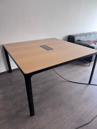 Mesa cuadrada oficina/reuniones madera/metal