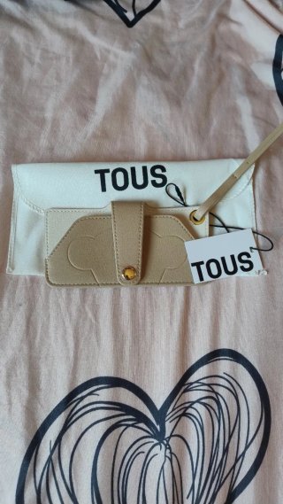 Funda de gafas Tous beige/blanca.