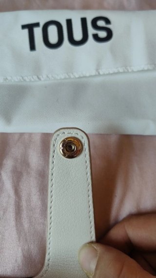 Funda de gafas Tous beige/blanca.