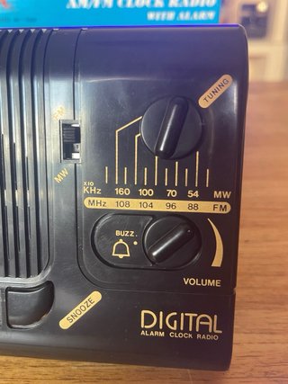 Radio despertador vintage digital LED rojo FM/MW