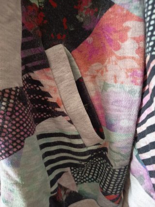 Camisola com Capuz Estampada