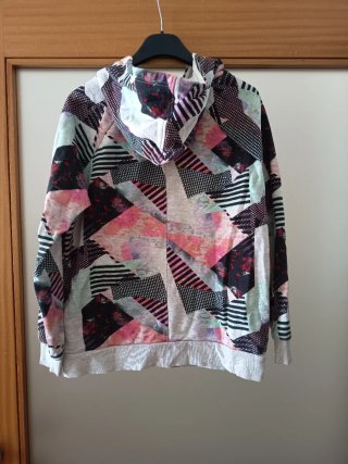 Camisola com Capuz Estampada