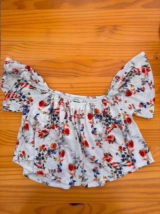 Blusa Bershka Flores Talla S