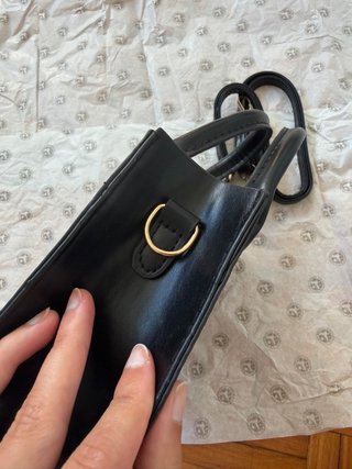 Mala preta com alça e alça de ombro
