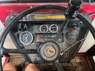 Tractor CASE INTERNATIONAL 685