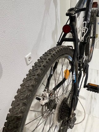 Bicicleta Orbea con suspensión delantera